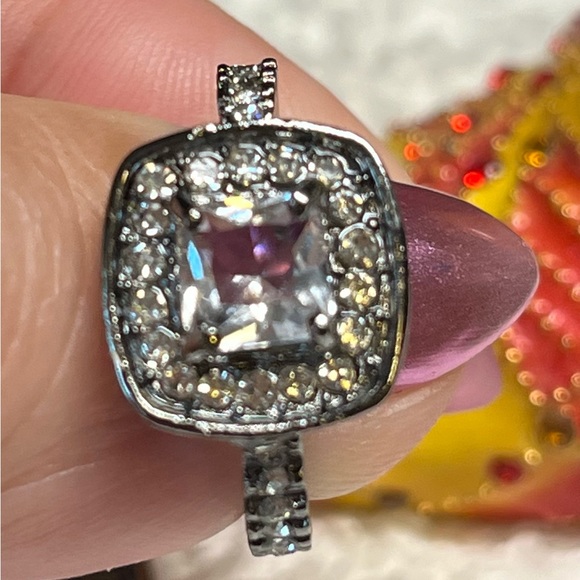 Black metal halo ring - Picture 3 of 7